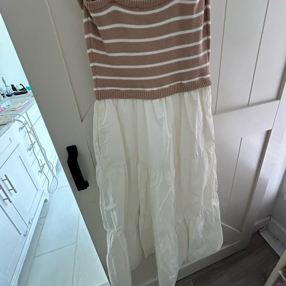 Striped Beige and White Maxi Dress - Picture 4 of 8